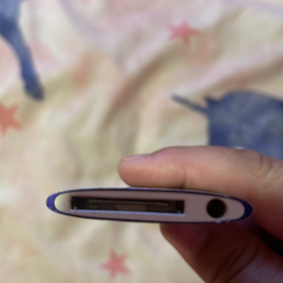 Apple iPod blueish purple one side working - Picture 5 of 5